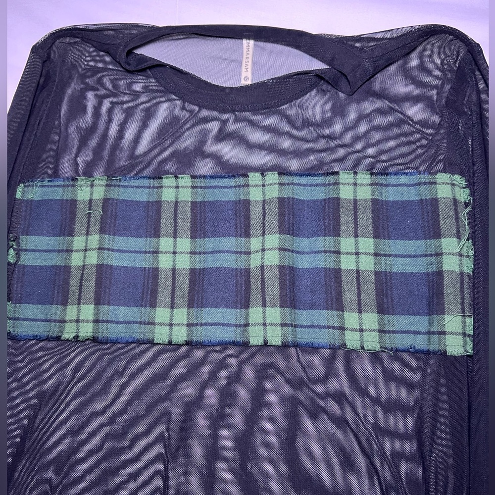 EMMA & SAM MESH LONG SLEEVE WITH A PLAID PATCH SIZE XS